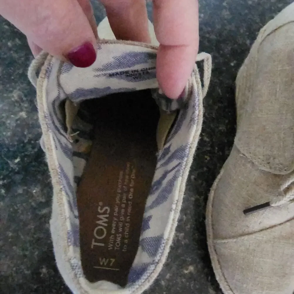 TOMS Desert Wedge  Natural Canvas Burlap Woven Light Tan Size 7